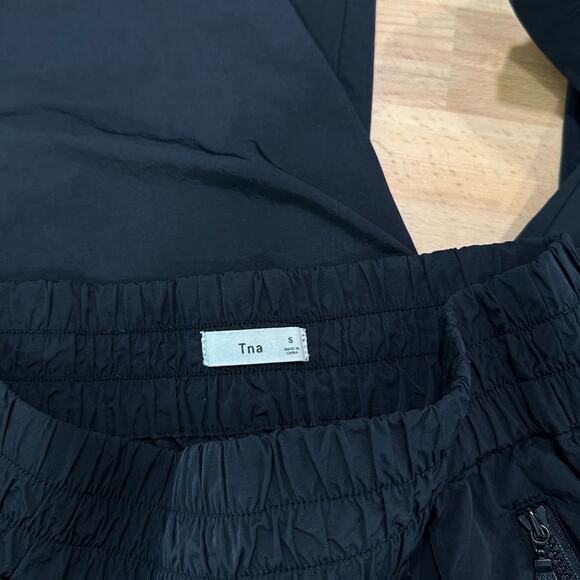 Aritzia Tna Lightweight Black Joggers Athletic Athleisure size Small - Picture 6 of 9